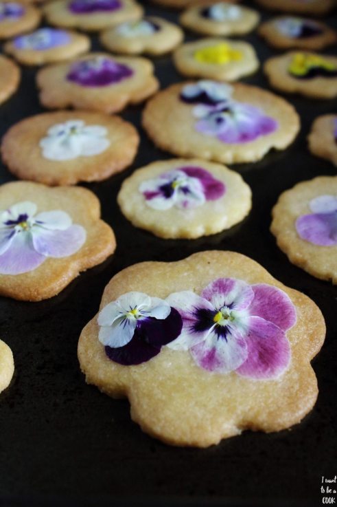 Shortbread Flowered Biscuits